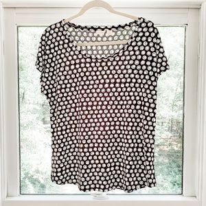 Chicos Size 2 Black and White Scoop Neck Short Sleeve Top